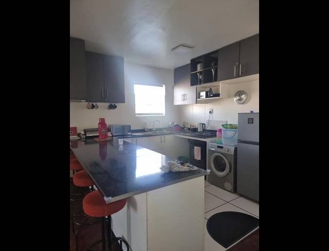 1 BEDROOM APARTMENT FOR SALE IN MALVERN EAST